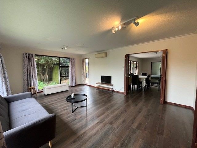  at 5 Broadfell Avenue, Avonhead, Christchurch City, Canterbury