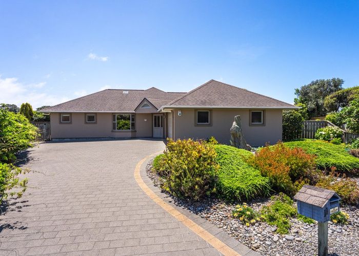  at 11 Marewa Place, Waikanae Beach, Kapiti Coast, Wellington