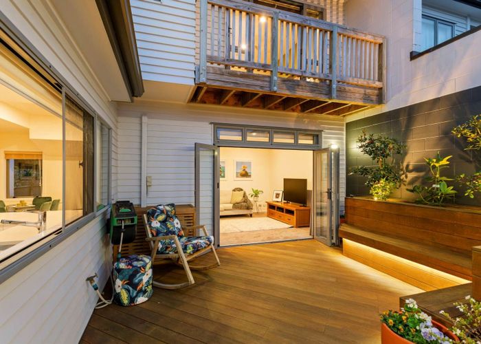  at 6 Rhone Avenue, Te Atatu Peninsula, Waitakere City, Auckland
