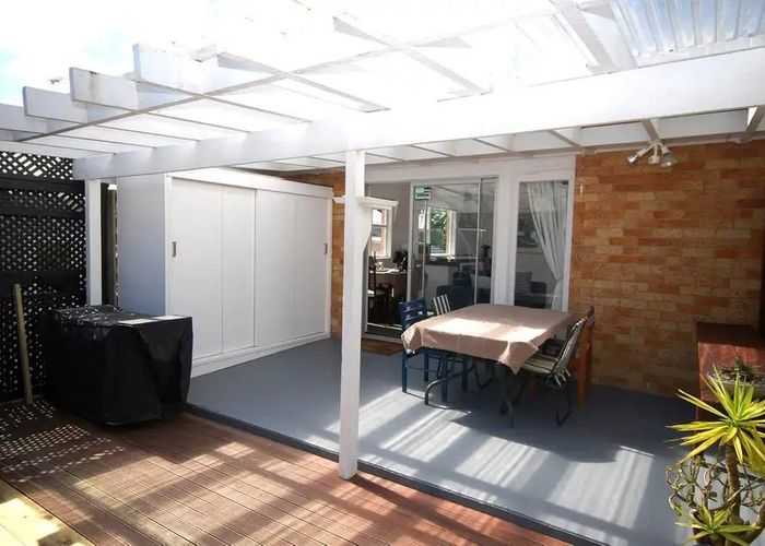  at 2/44 Haverstock Road, Sandringham, Auckland
