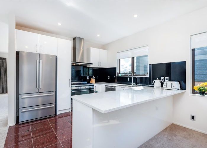  at 21 Midhurst Avenue, Henderson, Waitakere City, Auckland