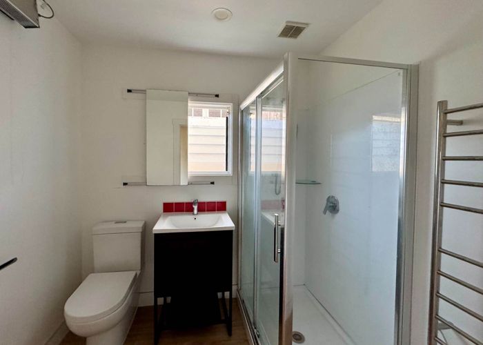  at 2/9 Essex Road, Mount Eden, Auckland City, Auckland