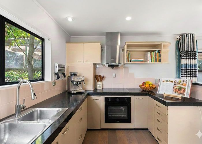  at 2/8 City View Terrace, Birkenhead, North Shore City, Auckland