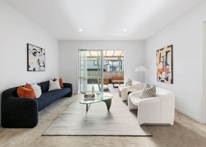  at 33 Lagonda Rise, Oteha, North Shore City, Auckland