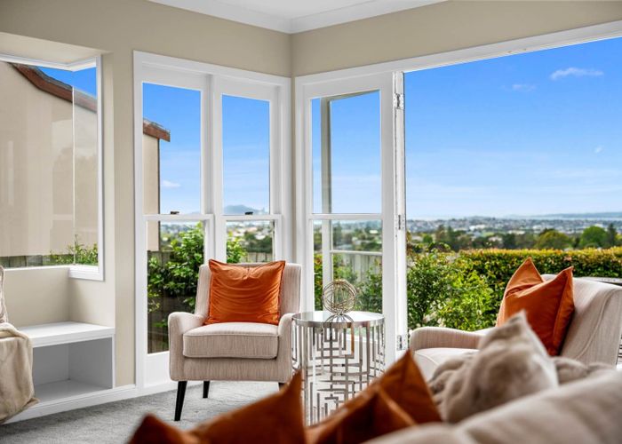  at 2/349 Glenfield Road, Glenfield, North Shore City, Auckland