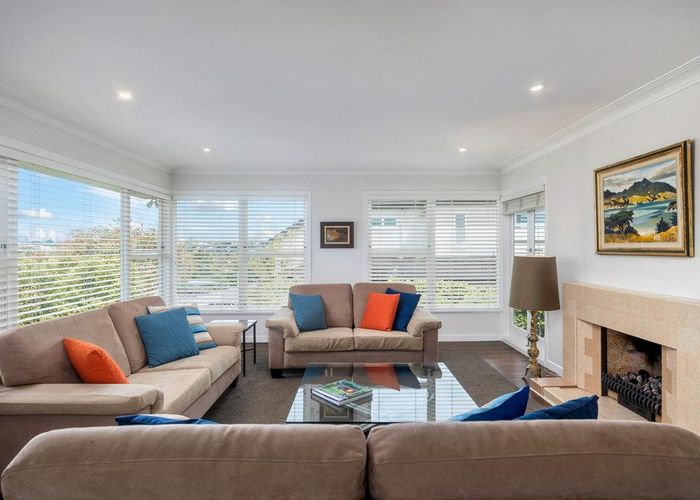  at 8 Appleyard Crescent, Meadowbank, Auckland