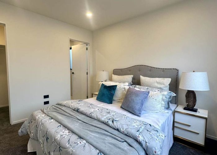  at 32 Bradbury Road, Botany Downs, Auckland