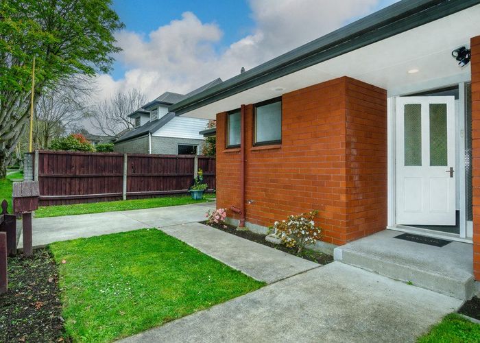  at 1/2 Thorrington Road, Cashmere, Christchurch