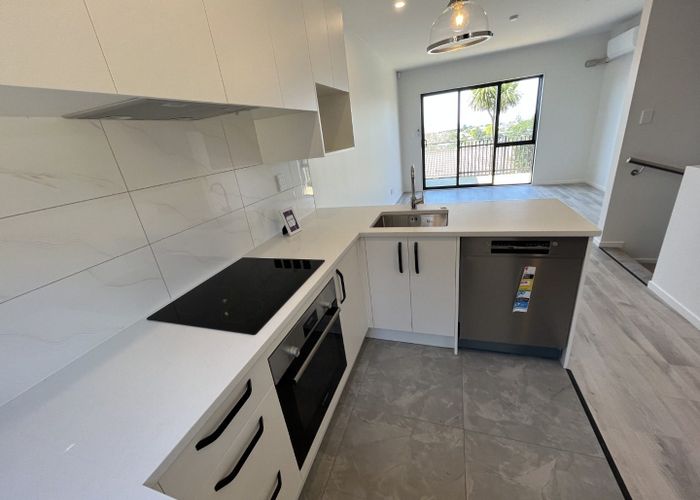  at 17/241 Don Buck Road, Massey, Waitakere City, Auckland