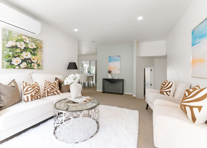 at 2/152 Sunset Road, Unsworth Heights, Auckland