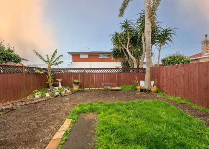  at 4/6 Ray Small Drive, Papakura, Papakura, Auckland