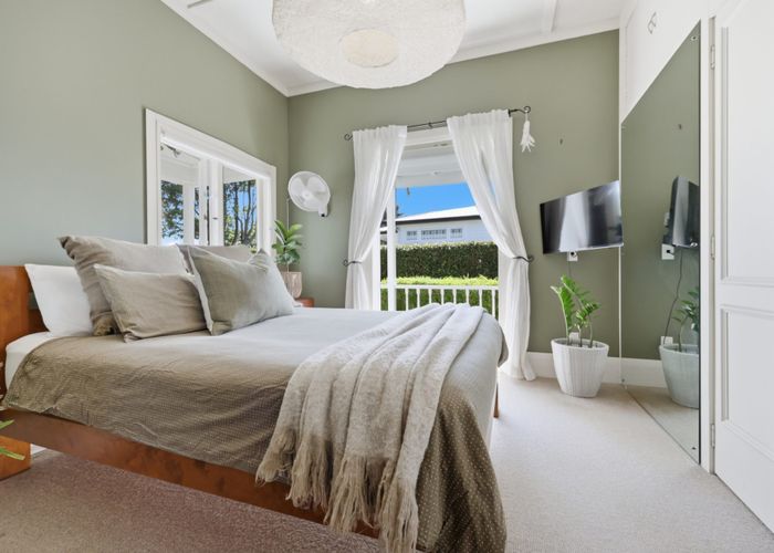  at 18 Alberta Street, Point Chevalier, Auckland City, Auckland