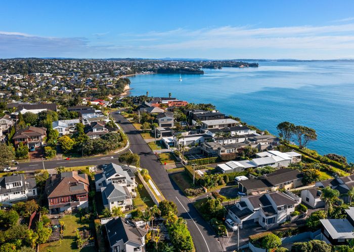  at 1/102 Churchill Road, Rothesay Bay, Auckland