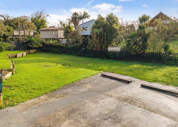  at 8A Surat Place, Glen Eden, Waitakere City, Auckland