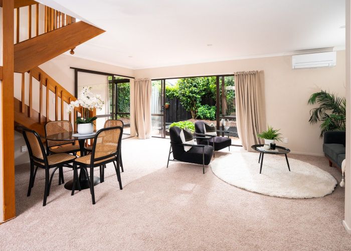  at 2/136 Karori Road, Karori, Wellington