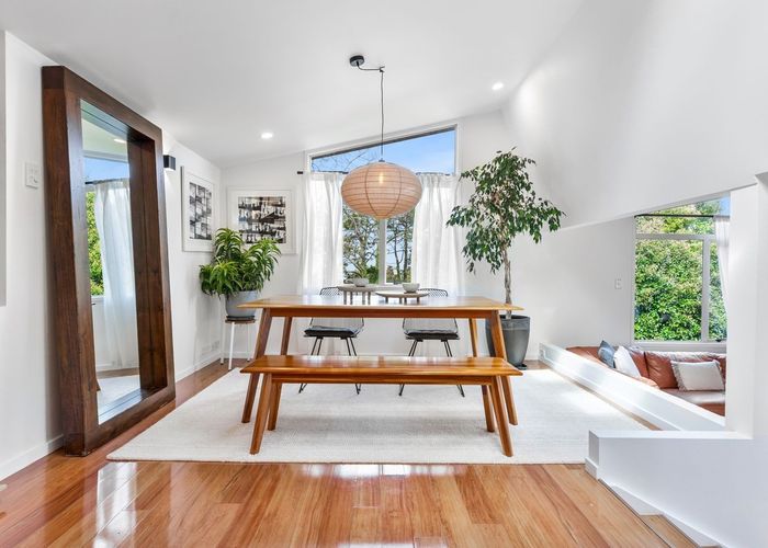  at 1000 East Coast Road, Northcross, Auckland