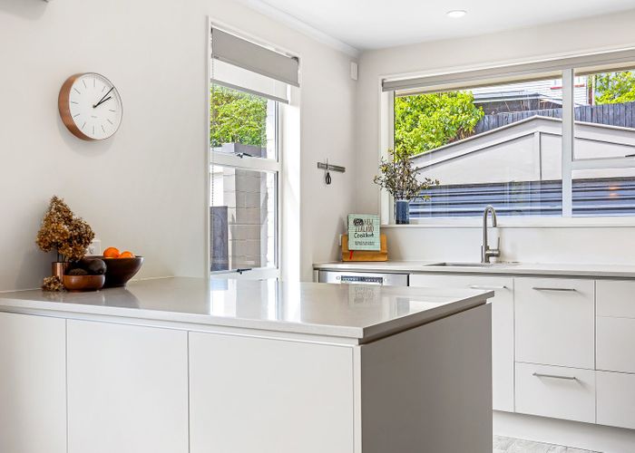  at 42 Palatine Terrace, St. Martins, Christchurch City, Canterbury