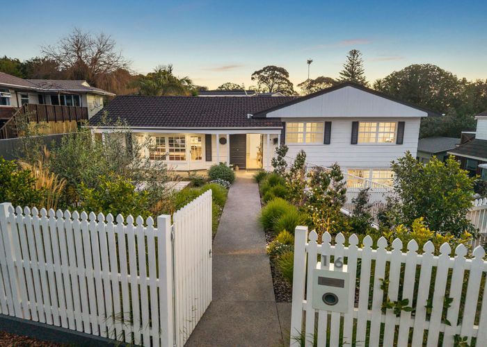  at 16 Pickwick Parade, Mellons Bay, Manukau City, Auckland