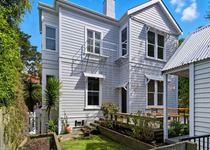  at 7 Strathmore Crescent, Roslyn, Dunedin, Otago