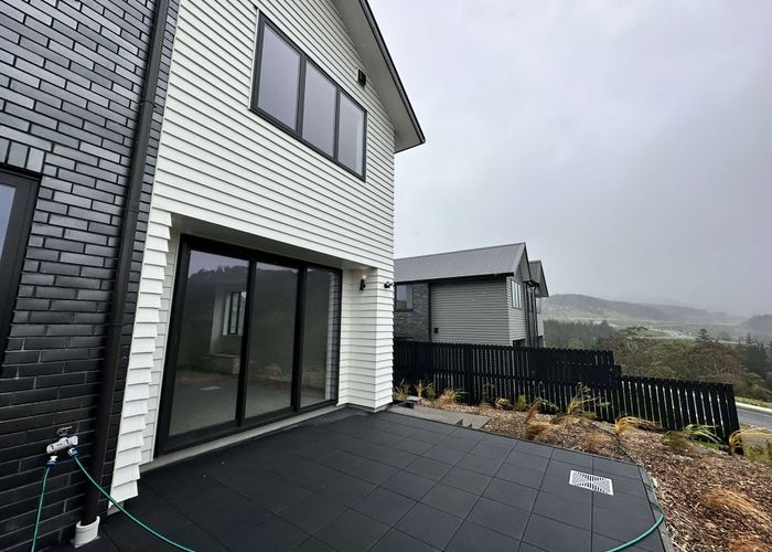  at 40 Turtleback Avenue, Whitby, Porirua