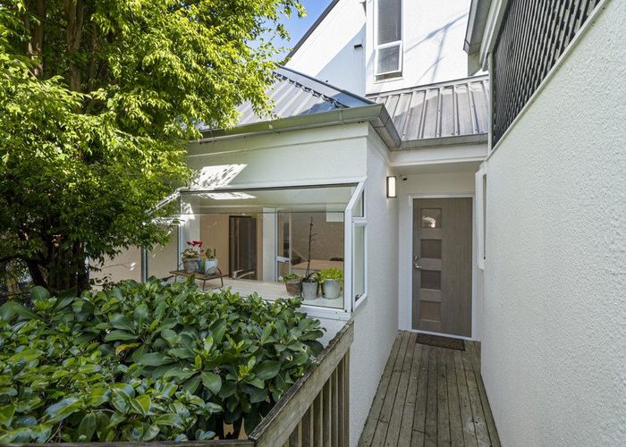  at 2/1 Valley Road, Northcote, Auckland