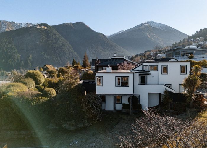  at 18 Dublin Street, Queenstown Hill, Queenstown-Lakes, Otago