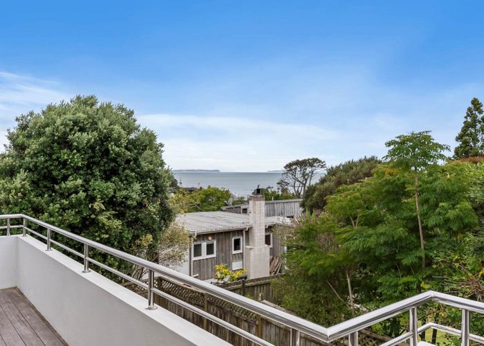  at 2/27 Park Rise, Campbells Bay, North Shore City, Auckland