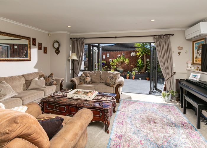  at 11/102 Greenhithe Road, Greenhithe, Auckland