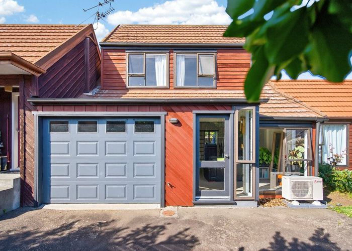  at 3B Pukatea Street, Eastbourne, Lower Hutt, Wellington