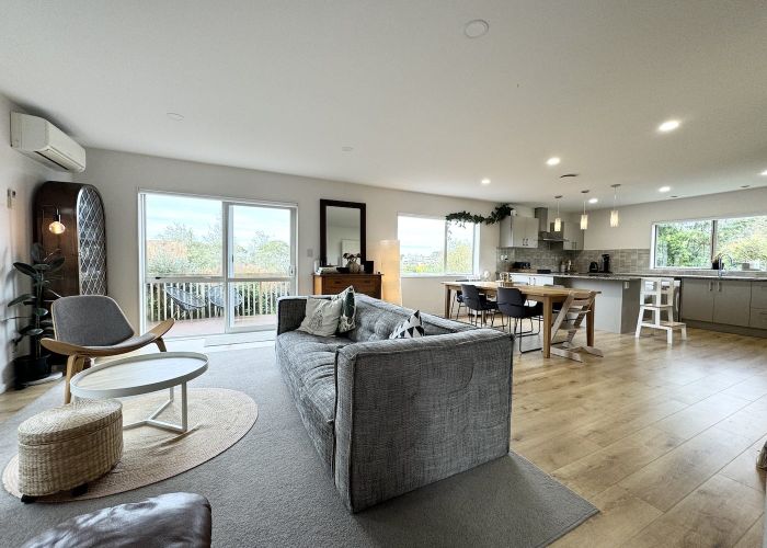  at 2/63 Pupuke Road, Birkenhead, Auckland