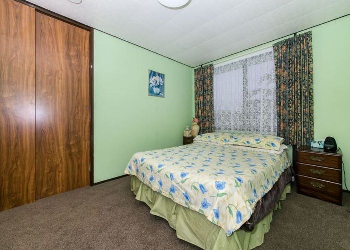  at 84 Captain Scott Road, Glen Eden, Waitakere City, Auckland