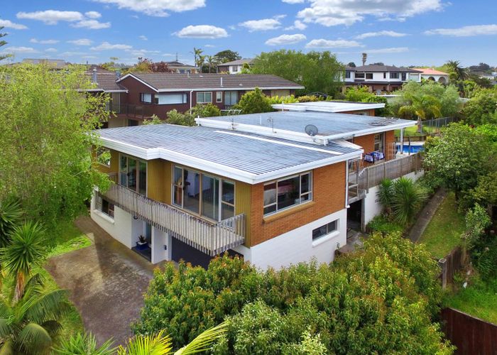  at 5 Sartors Avenue, Northcross, Auckland