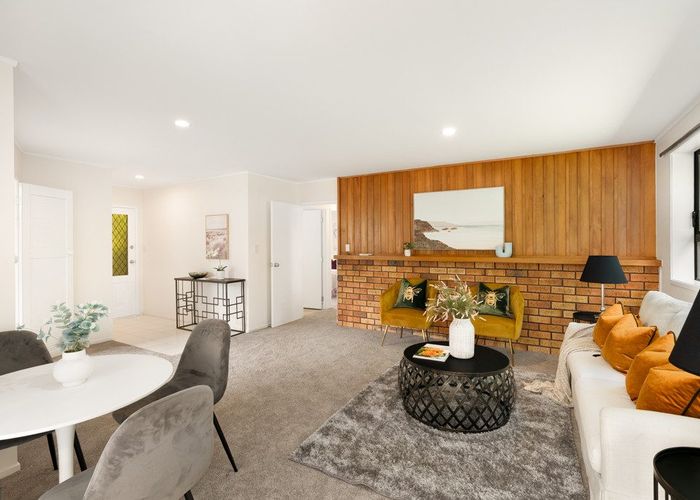  at 2/21 Walter Strevens Drive, Conifer Grove, Papakura, Auckland