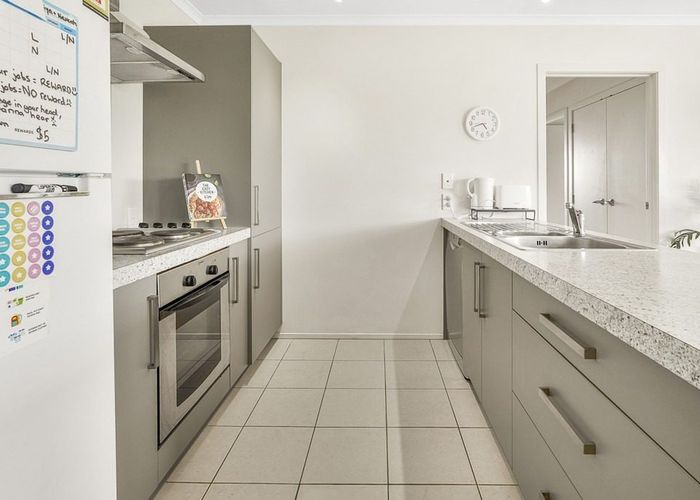  at 19H Inverness Avenue, Hamilton East, Hamilton