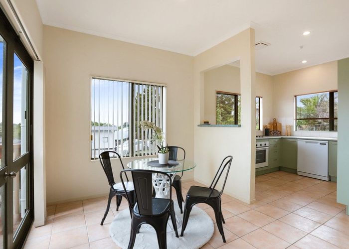  at 6 Longview Rise, Massey, Waitakere City, Auckland