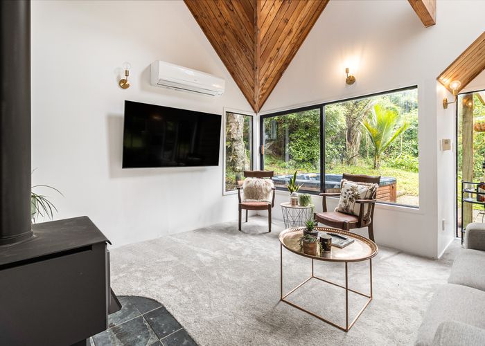  at 424 Scenic Drive, Waiatarua, Auckland