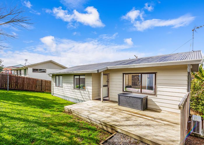  at 2/24 Chislehurst Street, Henderson, Waitakere City, Auckland