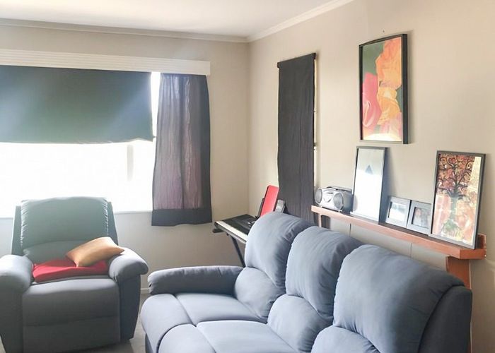  at 9 Roband Avenue, Glenfield, North Shore City, Auckland