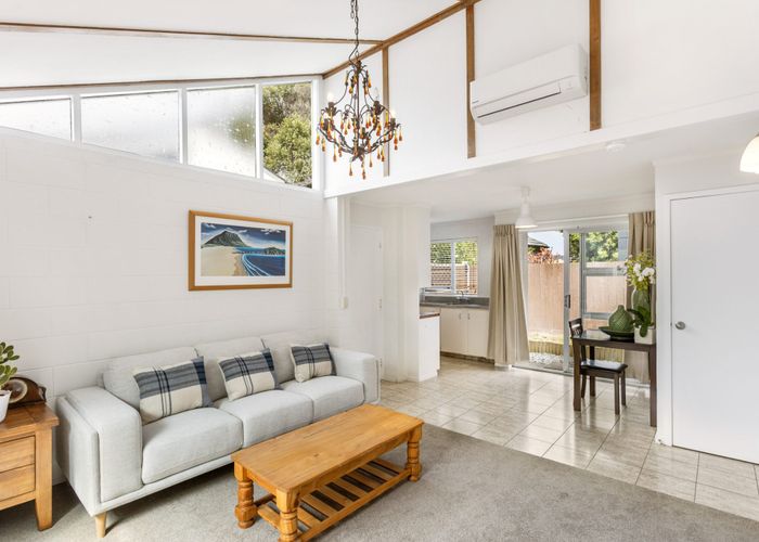  at 4/37 Grotto Street, Te Papapa, Auckland