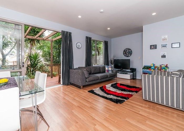  at 3/36 Fields Parade, Oteha, Auckland