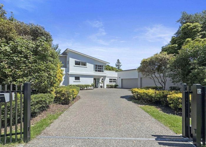  at 33 Oak Manor Drive, Albany, North Shore City, Auckland