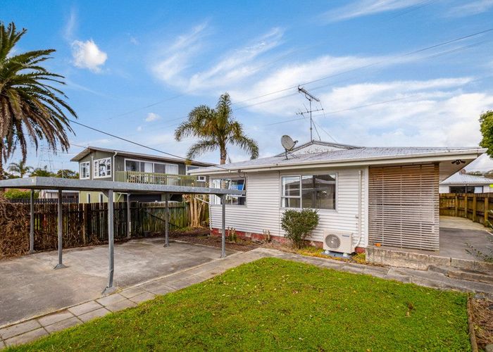  at 27 Huruhuru Road, Massey, Auckland