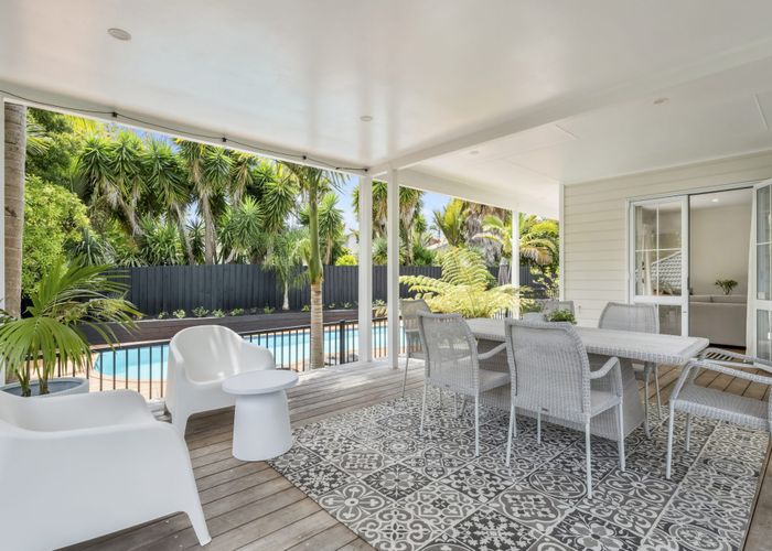  at 27 Almond Grove, Greenhithe, North Shore City, Auckland