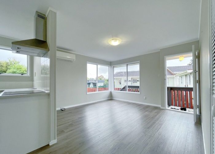  at 2/82  Moore Street, Hillcrest, North Shore City, Auckland