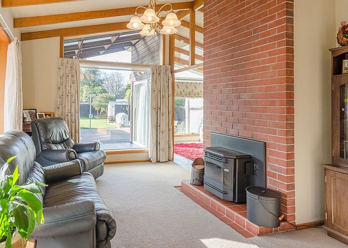  at 89 Winters Road, Redwood, Christchurch