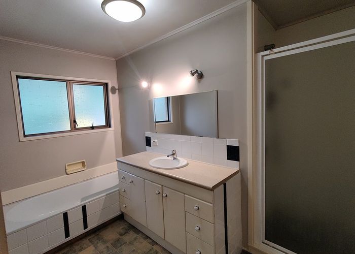  at 2/19A Verran Road, Birkenhead, North Shore City, Auckland