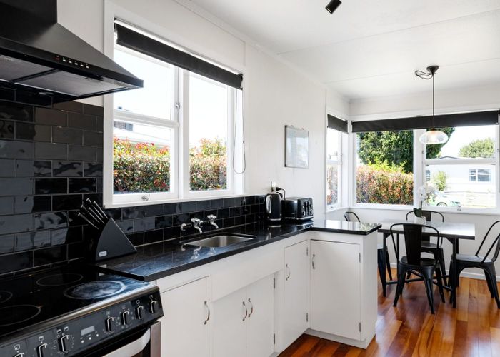  at 7 Katherine Place, Melville, Hamilton