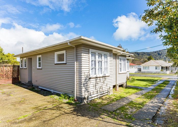  at 21 Peel Place, Wainuiomata, Lower Hutt, Wellington