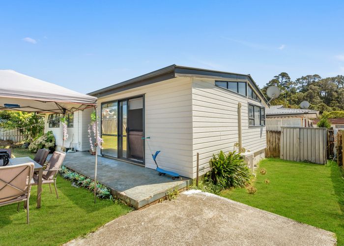  at 40 Woodside Road, Massey, Waitakere City, Auckland