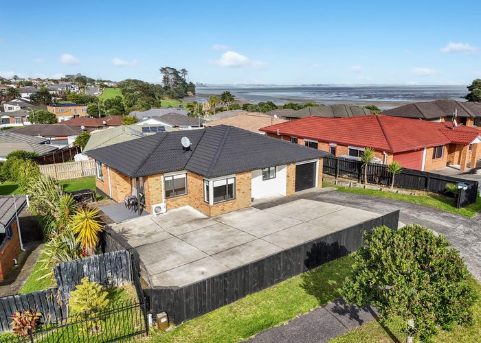  at 6 Eloise Place, Clendon Park, Auckland